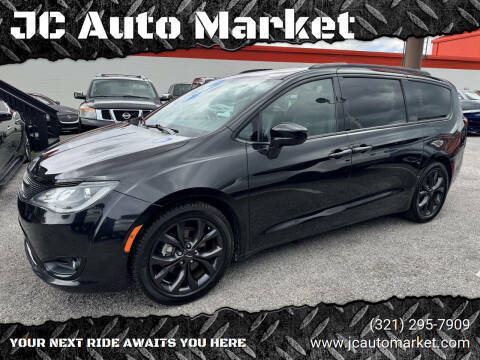2019 Chrysler Pacifica Minivan Touring L Plus FWD photo