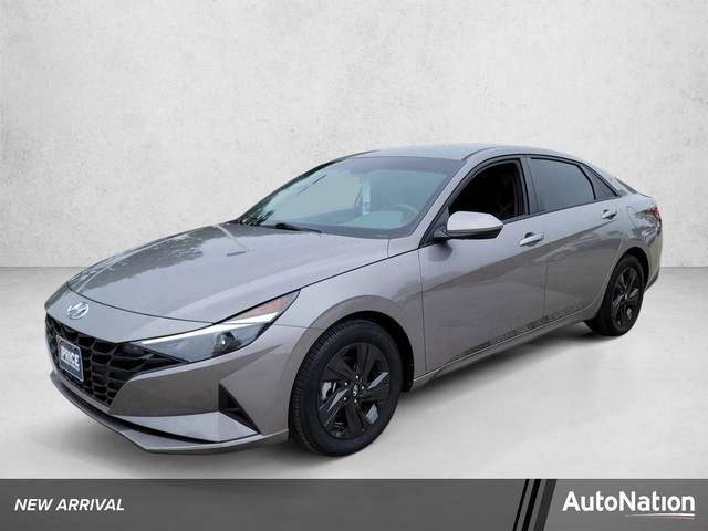 2023 Hyundai Elantra SEL FWD photo