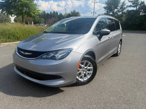 2021 Chrysler Voyager LXI FWD photo