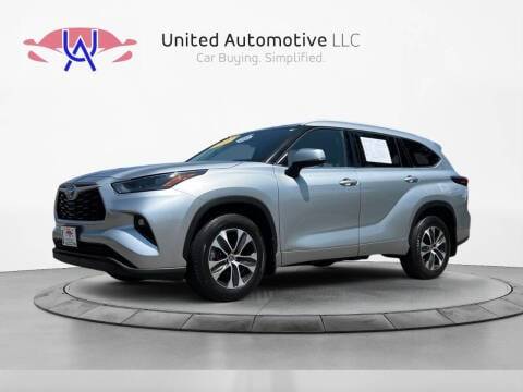 2022 Toyota Highlander Hybrid XLE AWD photo