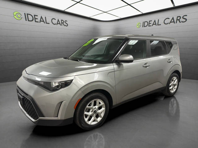2023 Kia Soul LX FWD photo