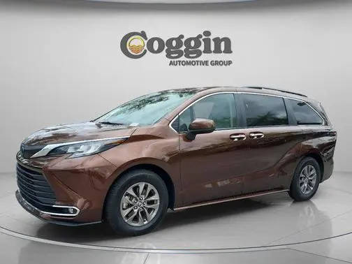 2023 Toyota Sienna XLE FWD photo