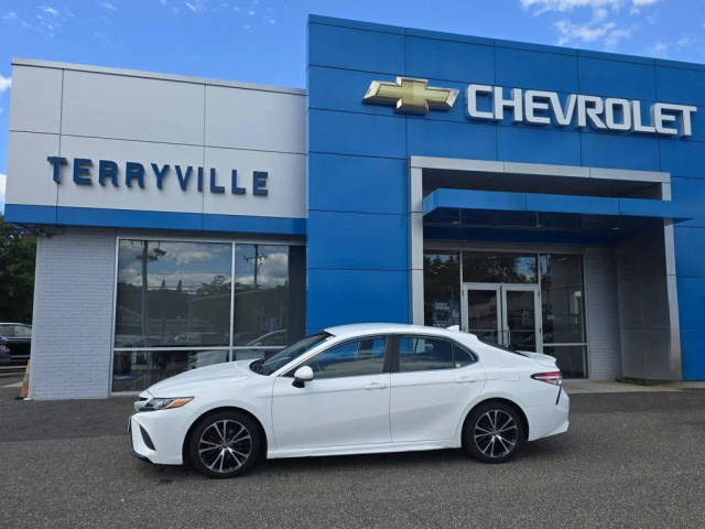 2020 Toyota Camry SE FWD photo