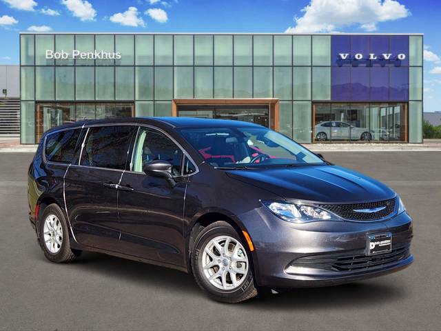 2019 Chrysler Pacifica Minivan Touring FWD photo