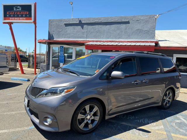 2016 Toyota Sienna SE FWD photo