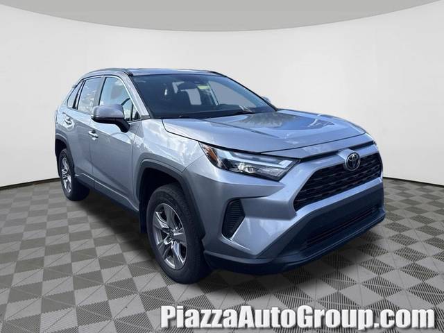 2022 Toyota RAV4 XLE AWD photo