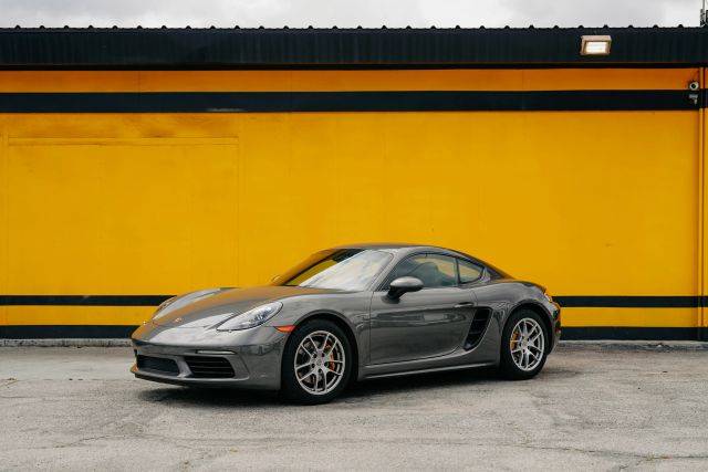 2021 Porsche Cayman RWD photo