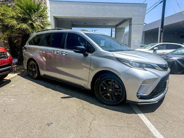 2023 Toyota Sienna XSE 25th Anniversary AWD photo