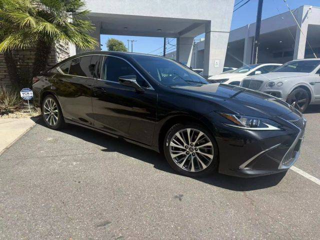 2021 Lexus ES ES 300h FWD photo