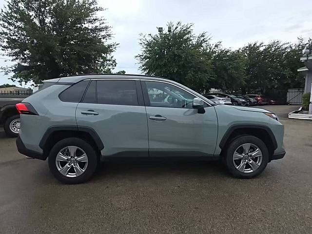2023 Toyota RAV4 XLE AWD photo