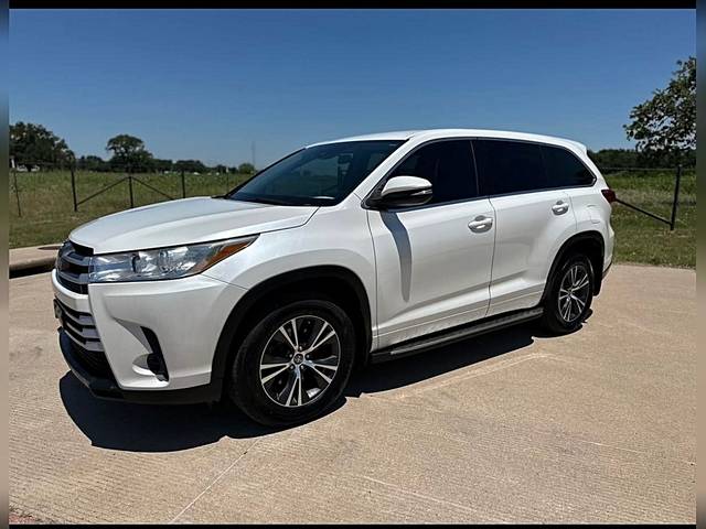 2017 Toyota Highlander LE FWD photo