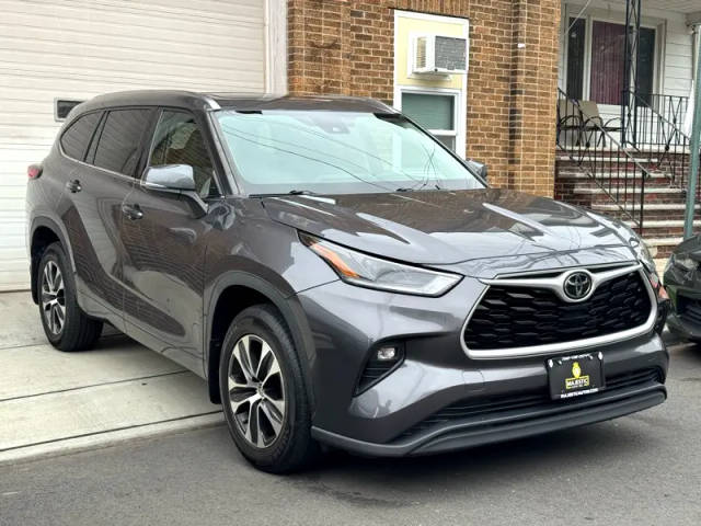 2021 Toyota Highlander XLE AWD photo