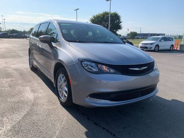 2021 Chrysler Voyager LX FWD photo