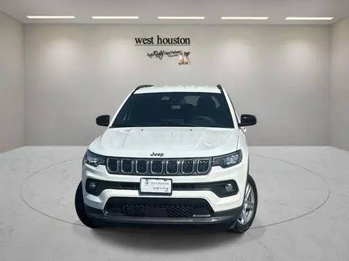 2023 Jeep Compass Latitude 4WD photo