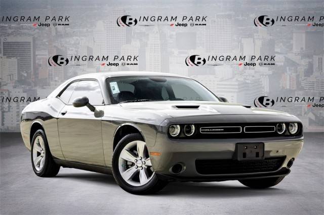 2023 Dodge Challenger SXT RWD photo