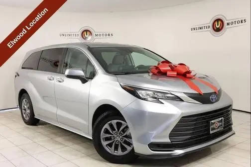 2022 Toyota Sienna LE FWD photo