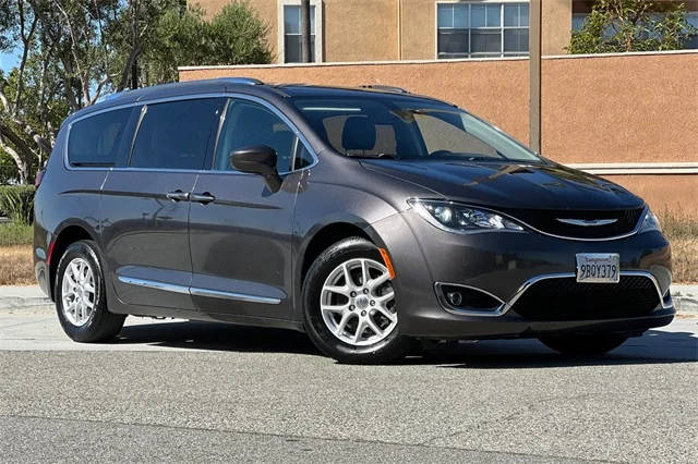 2020 Chrysler Pacifica Minivan Touring L FWD photo