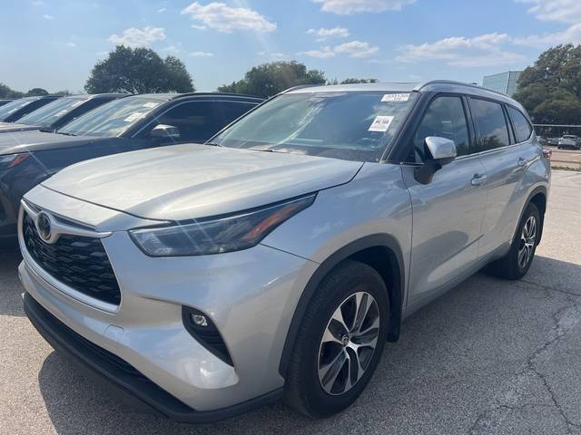 2022 Toyota Highlander XLE FWD photo