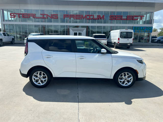 2023 Kia Soul LX FWD photo