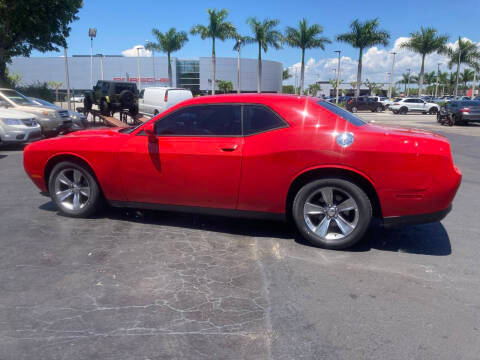 2015 Dodge Challenger SXT RWD photo
