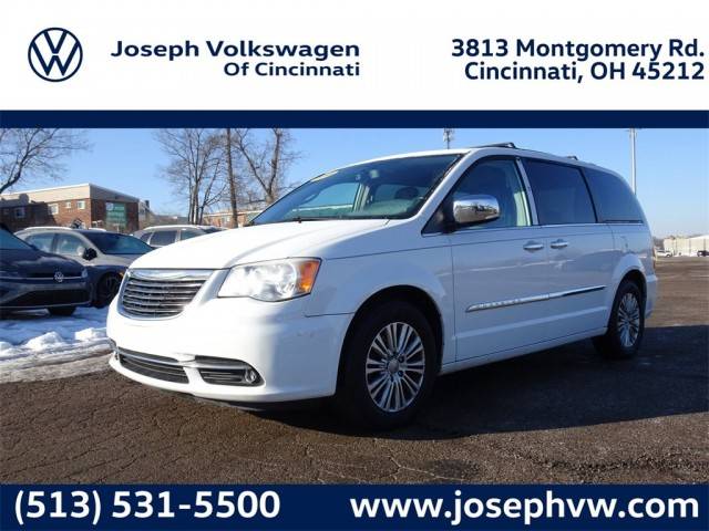 2015 Chrysler Town and Country Touring-L FWD photo