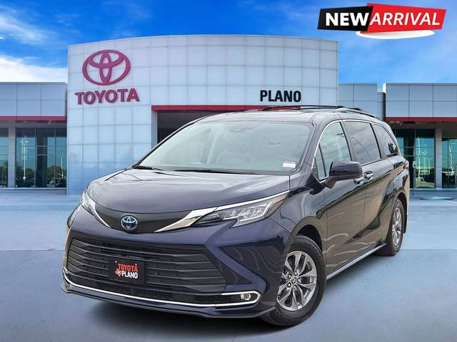 2023 Toyota Sienna XLE FWD photo