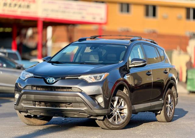 2017 Toyota RAV4 XLE AWD photo