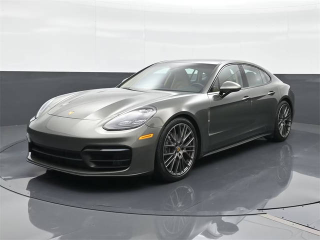 2022 Porsche Panamera  RWD photo