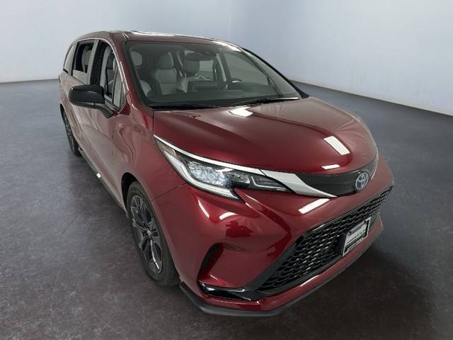 2023 Toyota Sienna XSE FWD photo