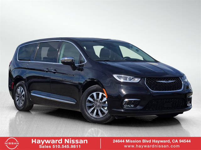 2022 Chrysler Pacifica Minivan Hybrid Limited FWD photo