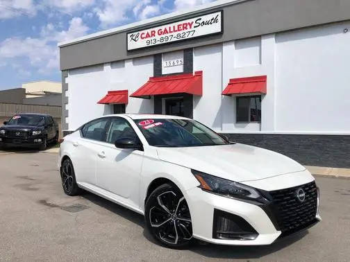 2023 Nissan Altima 2.5 SR FWD photo