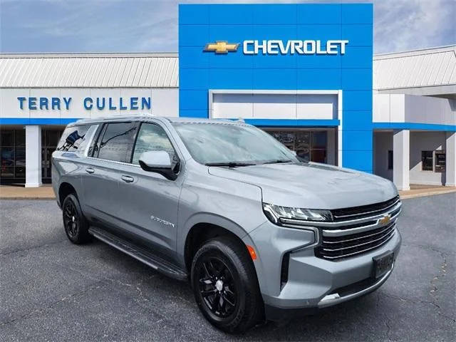 2023 Chevrolet Suburban LT 4WD photo