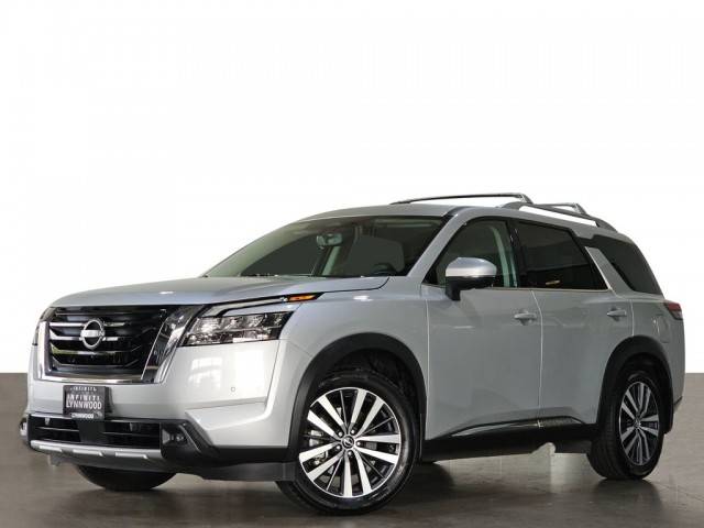 2022 Nissan Pathfinder Platinum 4WD photo