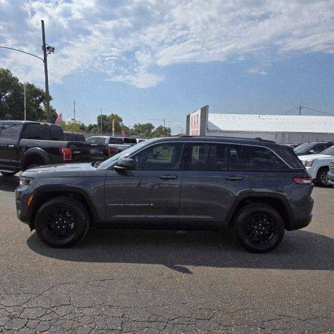 2022 Jeep Grand Cherokee Laredo RWD photo