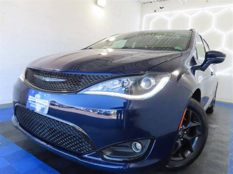 2019 Chrysler Pacifica Minivan Limited FWD photo