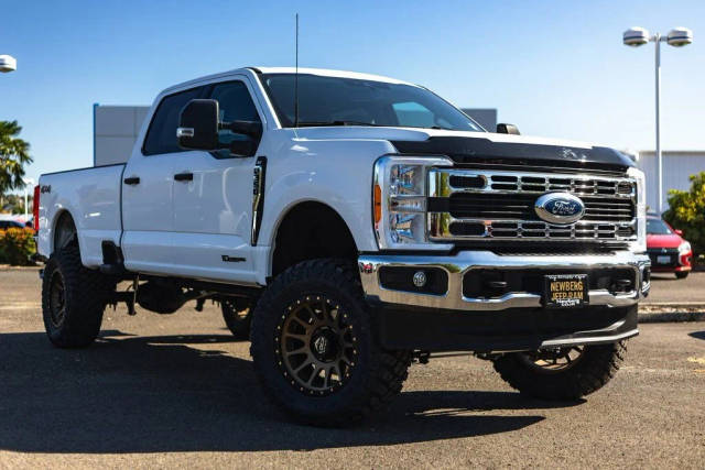 2023 Ford F-350 Super Duty XLT 4WD photo