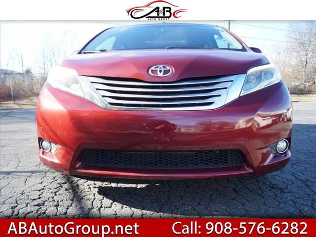 2015 Toyota Sienna Ltd Premium AWD photo