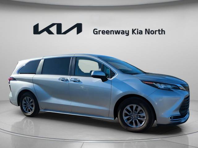2022 Toyota Sienna XLE AWD photo