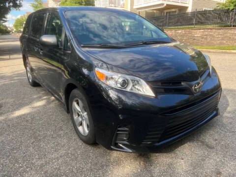2019 Toyota Sienna L FWD photo