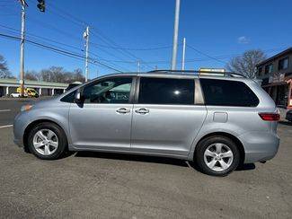 2015 Toyota Sienna LE FWD photo