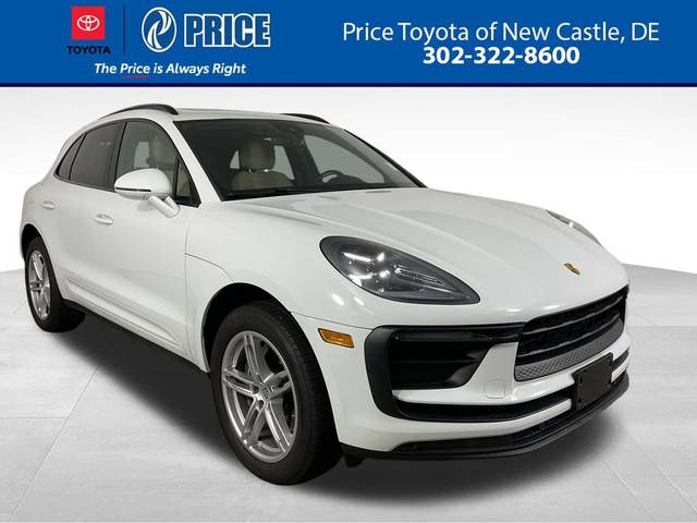 2022 Porsche Macan  AWD photo