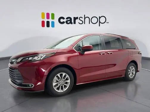 2023 Toyota Sienna XLE FWD photo