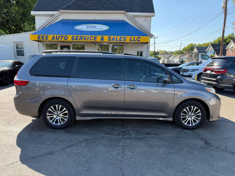 2019 Toyota Sienna  FWD photo