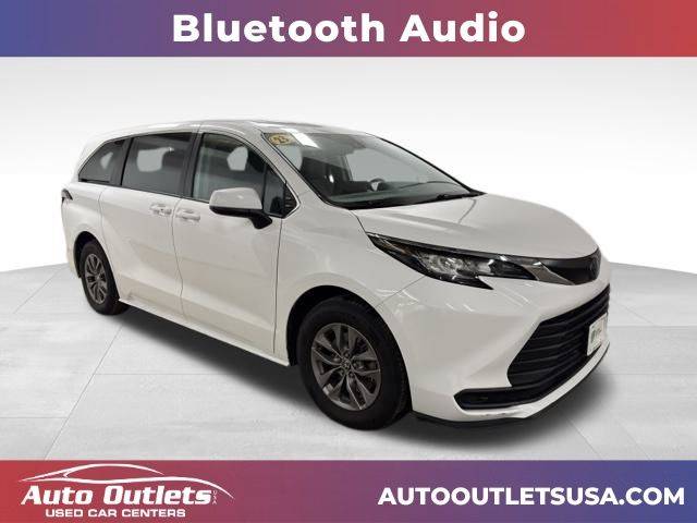 2023 Toyota Sienna LE AWD photo