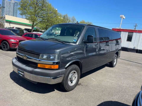 2016 Chevrolet Express LT RWD photo