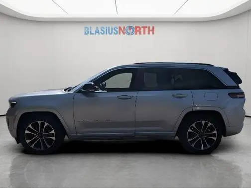 2022 Jeep Grand Cherokee Overland 4WD photo