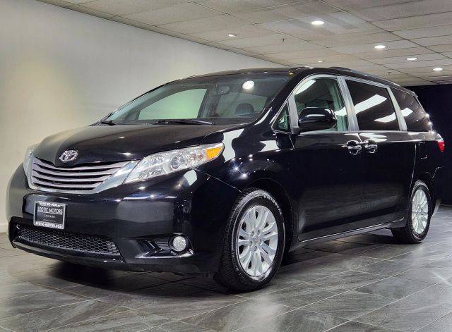 2015 Toyota Sienna XLE FWD photo