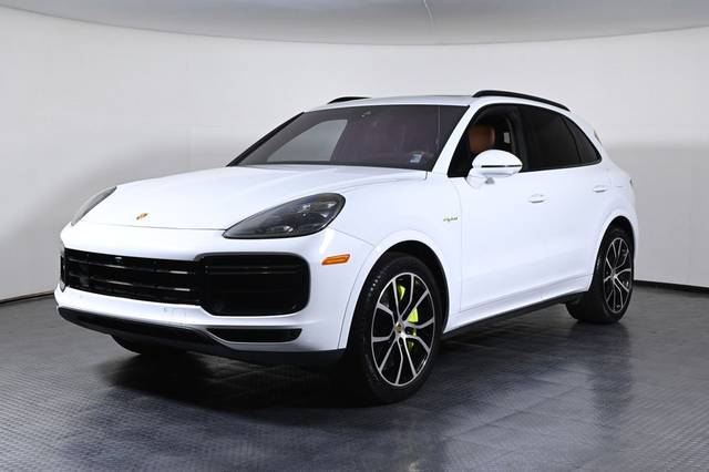 2023 Porsche Cayenne Turbo S E-Hybrid AWD photo