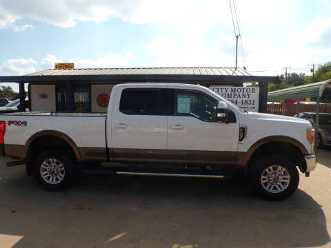 2017 Ford F-250 Super Duty Lariat 4WD photo