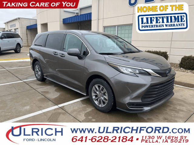 2023 Toyota Sienna LE FWD photo
